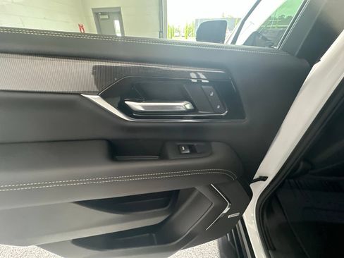 Used 2025 GMC Yukon Elevation w/ Technology Package AWD/4WD image 18