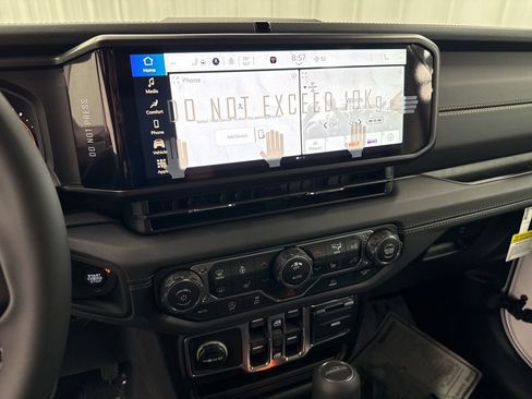 New 2026 Jeep Gladiator Sport AWD/4WD image 23