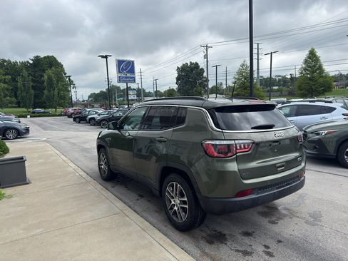 Used 2020 Jeep Compass Latitude FWD image 5