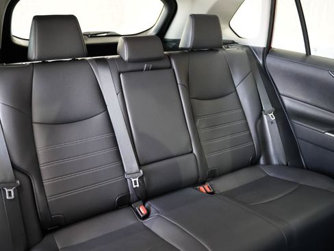 Used 2019 Toyota RAV4 XLE Premium FWD image 32