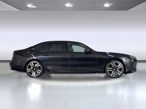 Used 2023 BMW i7 xDrive60 AWD/4WD image 7