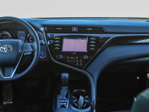 Used 2020 Toyota Camry LE image 13