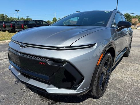 New 2025 Chevrolet Equinox EV RS image 3