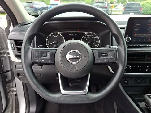 Used 2024 Nissan Rogue S AWD/4WD image 19