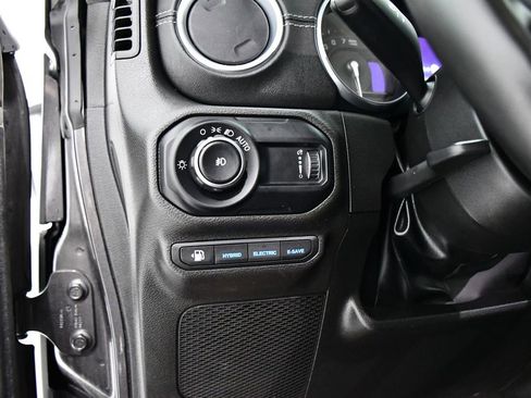 Used 2023 Jeep Wrangler Unlimited Sahara w/ Cold Weather Group AWD/4WD image 11