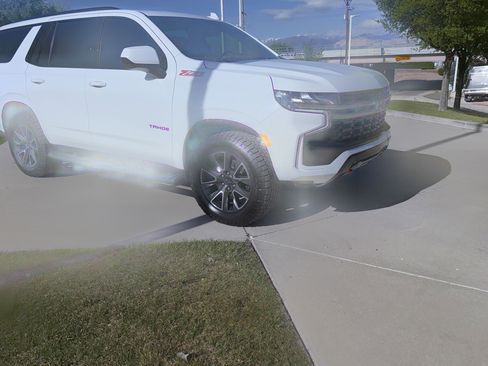 Used 2021 Chevrolet Tahoe Z71 w/ Rear Media and Nav Package image 7