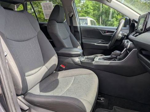 Used 2021 Toyota RAV4 XLE w/ Convenience Package FWD image 31