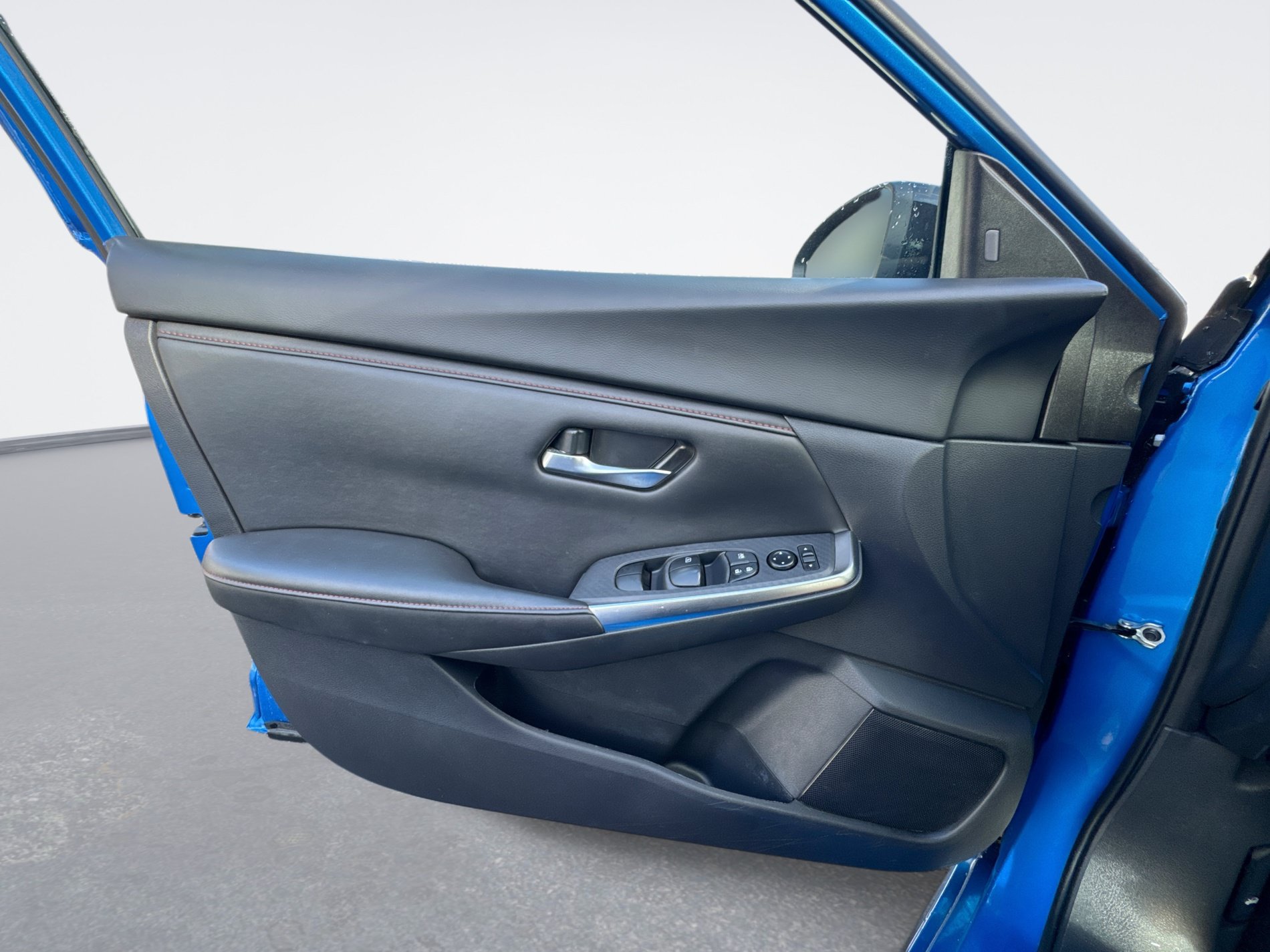 Certified 2025 Nissan Sentra SR w/ Midnight Edition FWD image 29