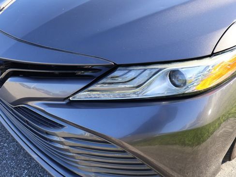 Used 2020 Toyota Camry XLE FWD image 3