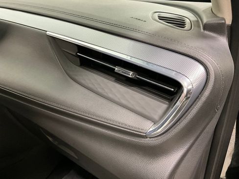 Used 2025 Buick Encore GX Avenir w/ Avenir Technology Package image 16