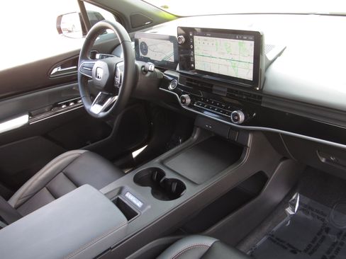 Used 2025 Honda Prologue Touring image 10