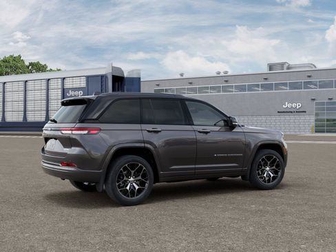 New 2026 Jeep Grand Cherokee Summit image 2