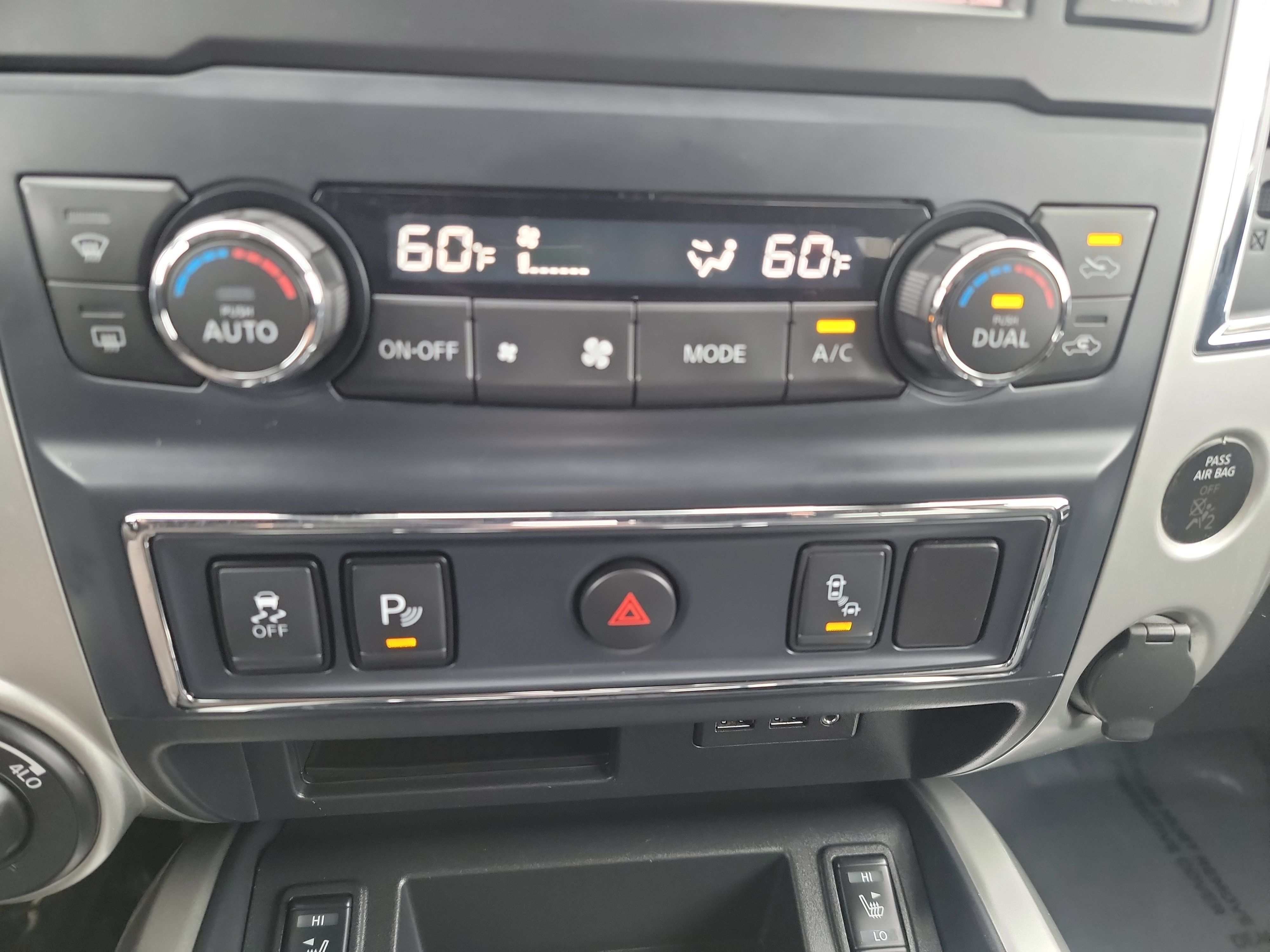 Used 2019 Nissan Titan SV w/ SV Convenience Package AWD/4WD image 21