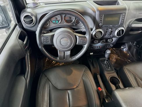 Used 2015 Jeep Wrangler Unlimited Sahara w/ Dual Top Group AWD/4WD image 3