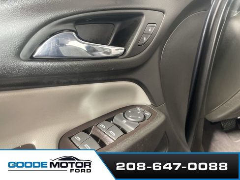 Used 2022 Chevrolet Equinox LS AWD/4WD image 9