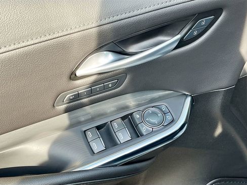 Used 2025 Cadillac XT4 Premium Luxury FWD image 12