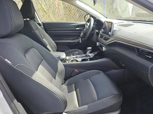 Used 2024 Nissan Altima 2.5 SV image 7