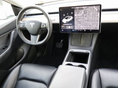 Used 2021 Tesla Model Y Long Range image 15