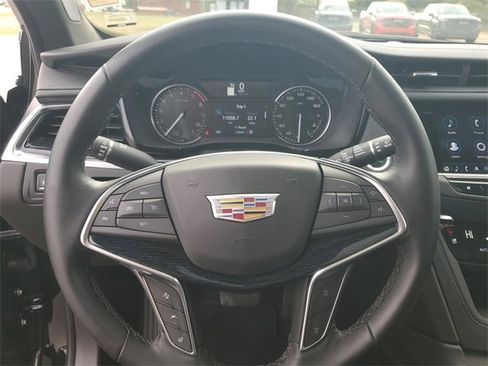 Used 2025 Cadillac XT5 Premium Luxury image 11