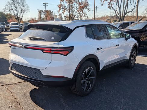 New 2026 Chevrolet Equinox EV LT image 8