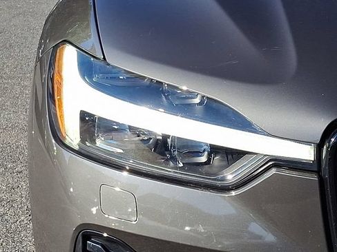 Used 2024 Volvo XC60 B5 Plus w/ Climate Package AWD/4WD image 9