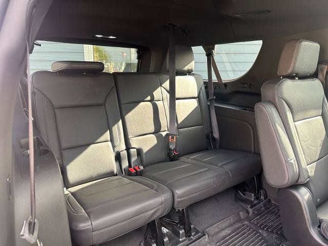 Used 2023 Chevrolet Suburban LT w/ Luxury Package AWD/4WD image 18