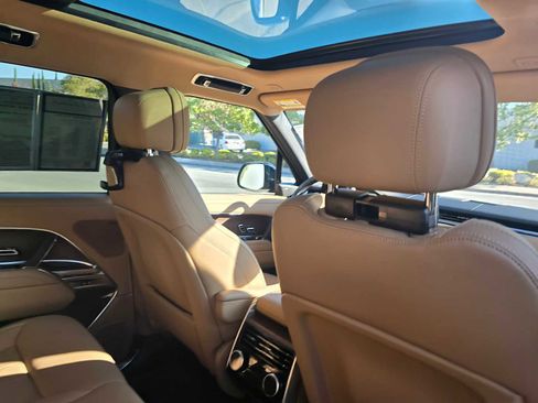 Used 2025 Land Rover Range Rover SE image 15