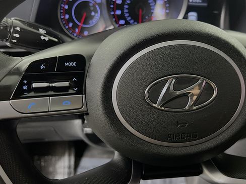 Used 2021 Hyundai Elantra SEL FWD image 18