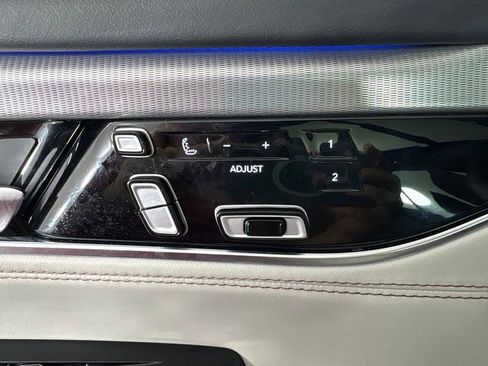 Used 2023 Jeep Grand Wagoneer L 4WD w/ Rear Seat Video Group 1 image 13