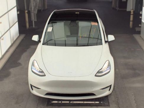 Used 2023 Tesla Model Y Long Range AWD/4WD image 2