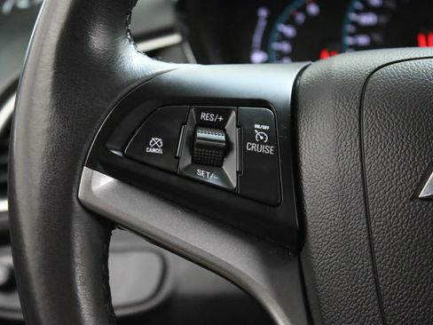 Used 2022 Chevrolet Trax LT w/ Midnight Edition image 15