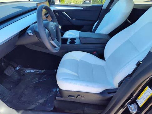 Used 2023 Tesla Model Y Long Range image 10