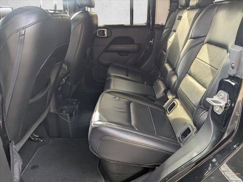 Used 2020 Jeep Gladiator Overland AWD/4WD image 17