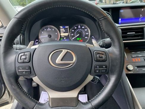 Used 2018 Lexus IS 300 image 20