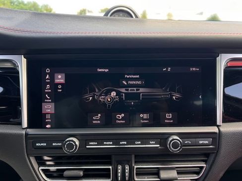 Used 2019 Porsche Macan AWD/4WD image 25