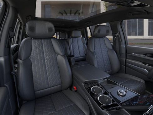 New 2025 Cadillac Escalade IQ Luxury 1 w/ Smart Trailering package image 16