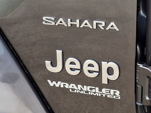 Used 2019 Jeep Wrangler Unlimited Sahara AWD/4WD image 30