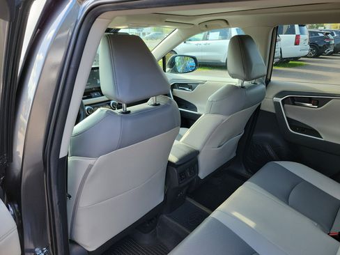 Used 2022 Toyota RAV4 Limited AWD/4WD image 17