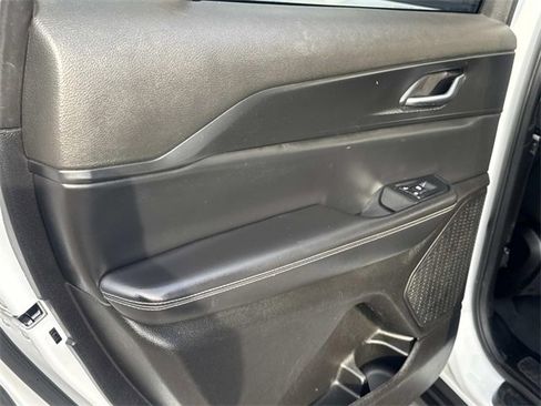 Used 2023 Jeep Grand Cherokee L Laredo image 23