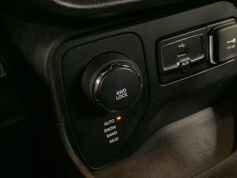 Used 2017 Jeep Renegade Latitude AWD/4WD image 15