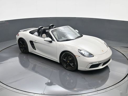 Used 2018 Porsche 718 Boxster image 26