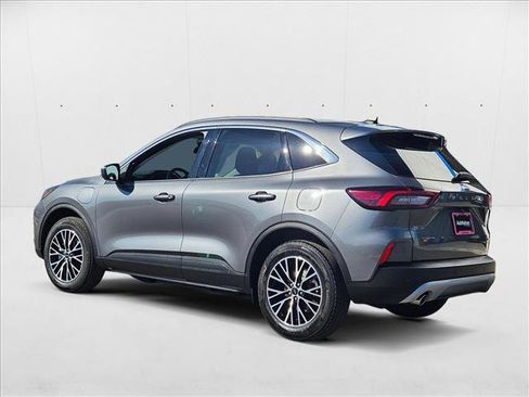 Used 2023 Ford Escape SE image 6