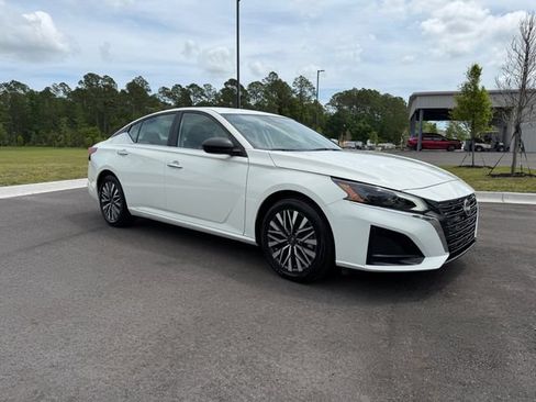 Used 2025 Nissan Altima 2.5 SV FWD image 8