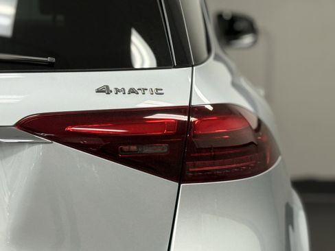 Used 2025 Mercedes-Benz GLE 450e 4MATIC image 11