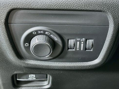 Used 2025 Jeep Grand Cherokee Altitude AWD/4WD image 17