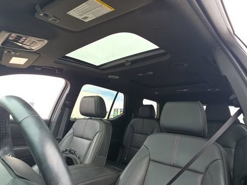 Used 2023 Chevrolet Traverse RS AWD/4WD image 16