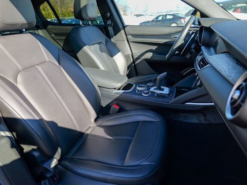 Used 2023 Alfa Romeo Stelvio Sprint image 36