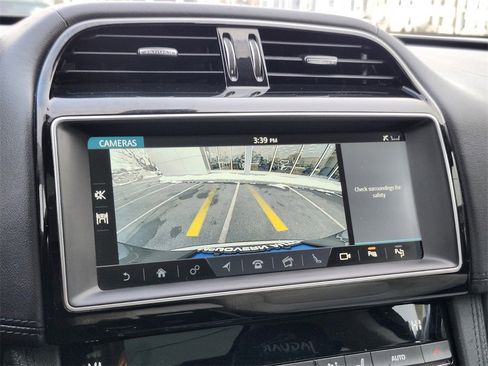 Used 2019 Jaguar F-PACE Prestige image 21