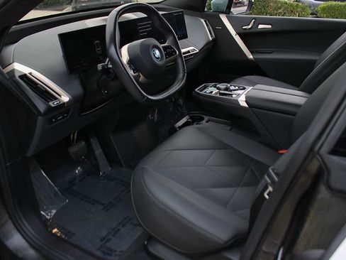 Used 2024 BMW iX xDrive50 w/ Premium Package AWD/4WD image 13