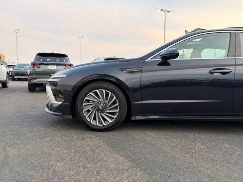 Used 2025 Hyundai Sonata Limited FWD image 10